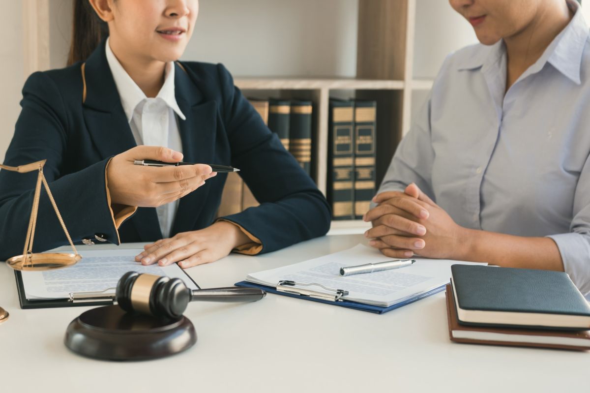 Cómo gestionar trámites legales antes de crear empresa