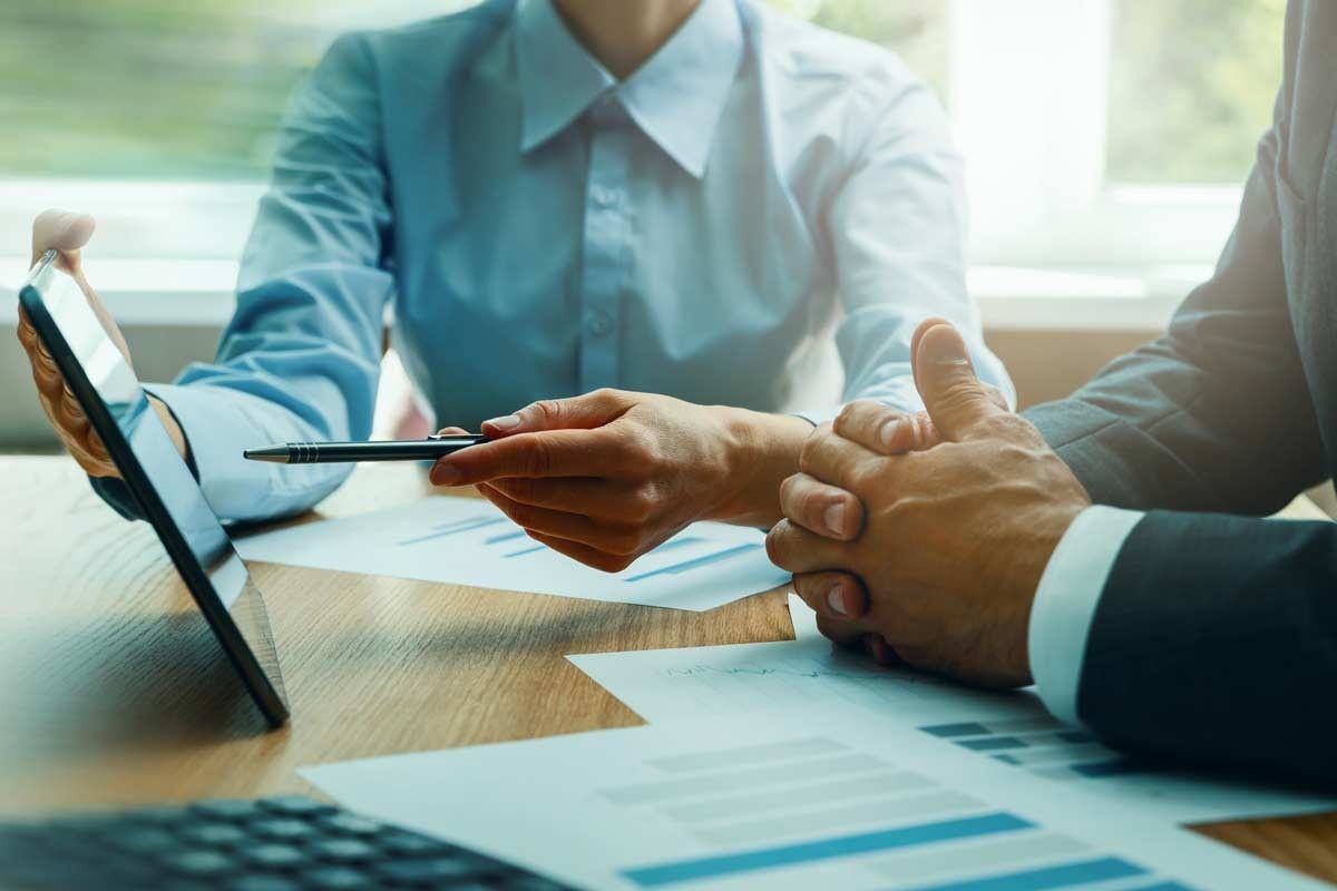 Constitución de sociedades y creación de empresas